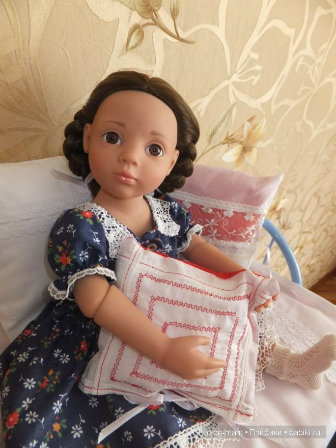 Кира на постельке 3