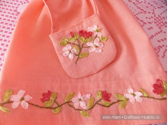 Вышивка на розовом платье Вышивка на розовом платье