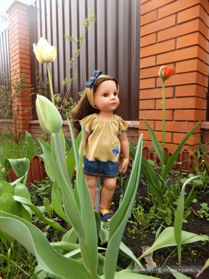 Вика и тюльпаны