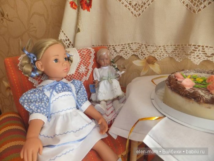 Нюра с грустью смотрела...