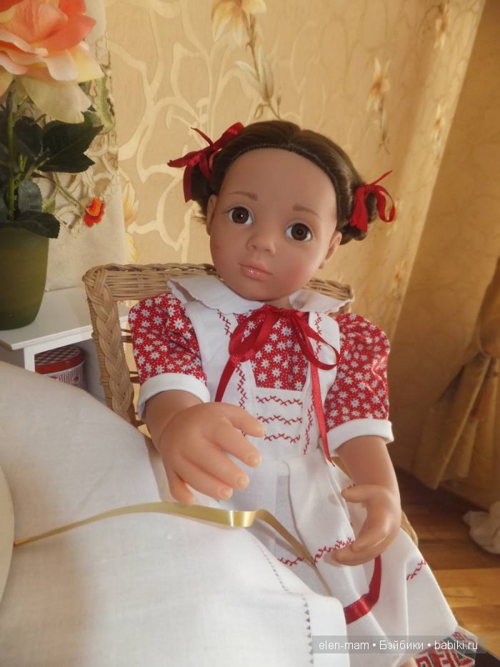 Кира сидела и слушала...