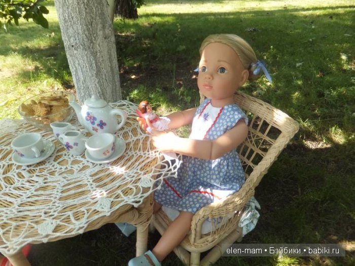 Нюра задумалась