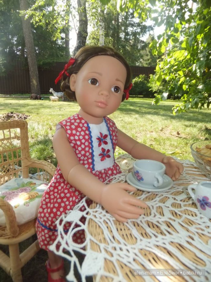 Кира в саду