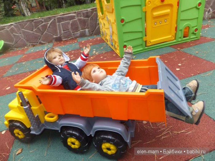 Лёжа на самосвале