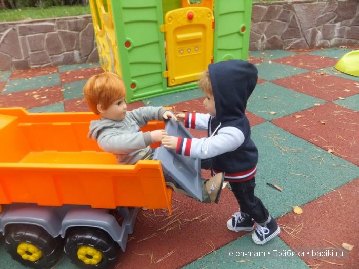 Фил катит Дена