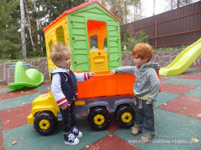 На площадке