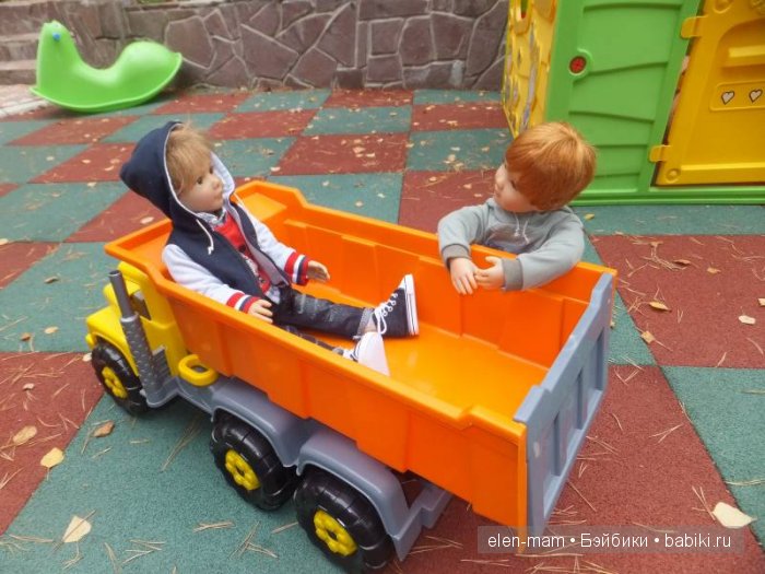 Фил в самосвале, залез