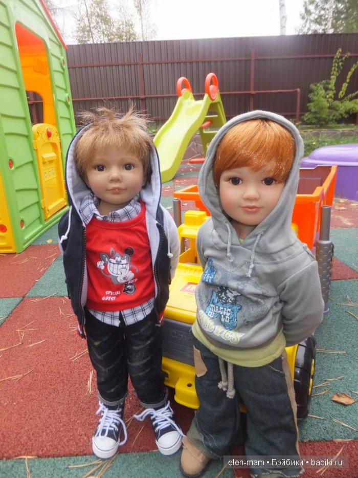 Мальчики около самосвала 3