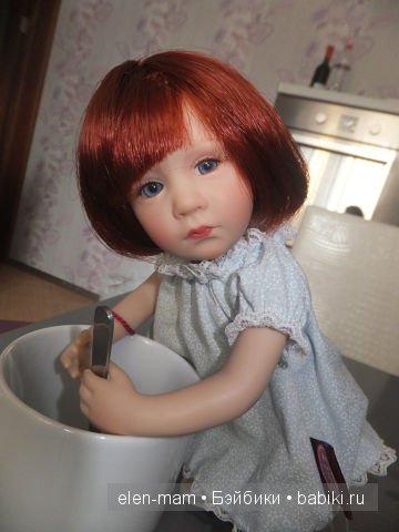 Мицци с чашкой