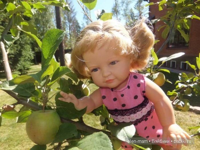 Леонорка и яблоко