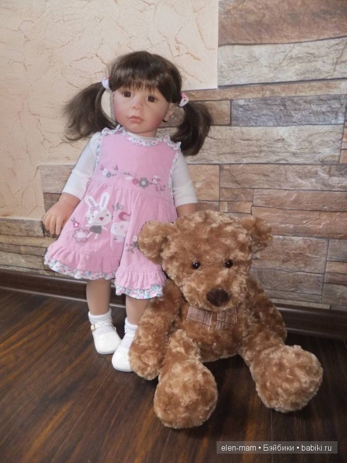 Лара с мишкой