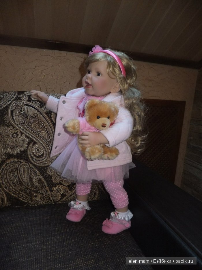 Иришка в розовом наряде