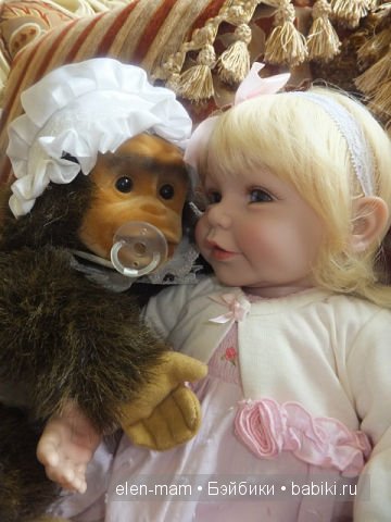 Ангелика с обезьянкой