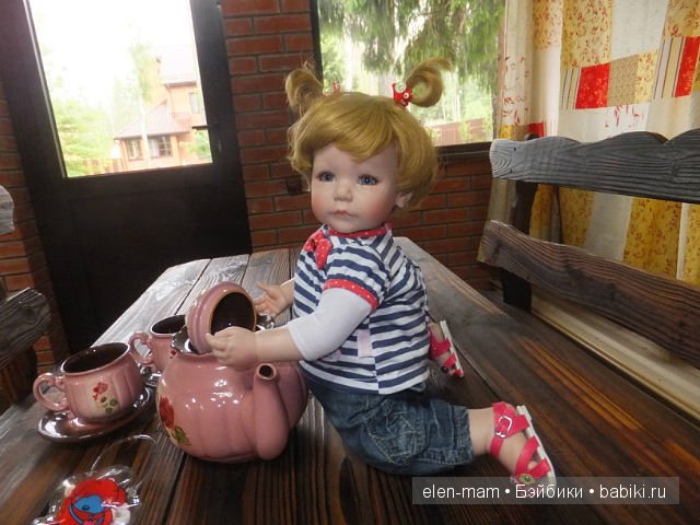 Рита с чайником