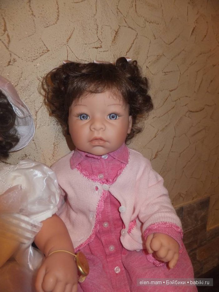 В розовой кофточке