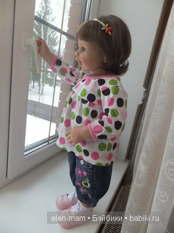 Мия на окне