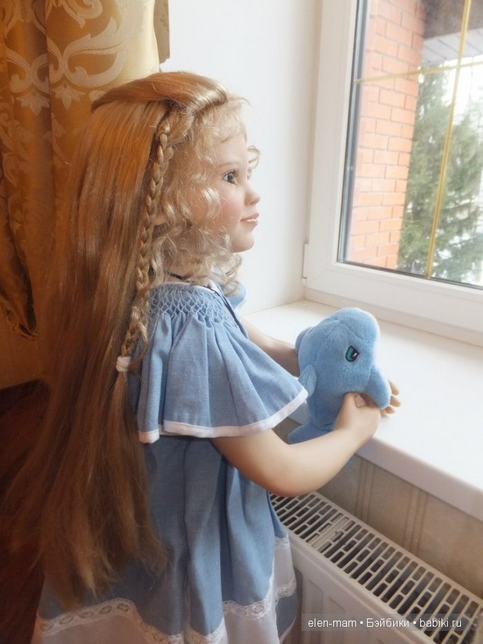 Софи, портрет у окна