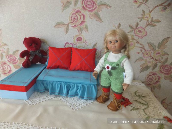 Голубой диван