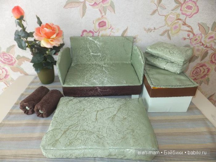 Описание зелёного дивана