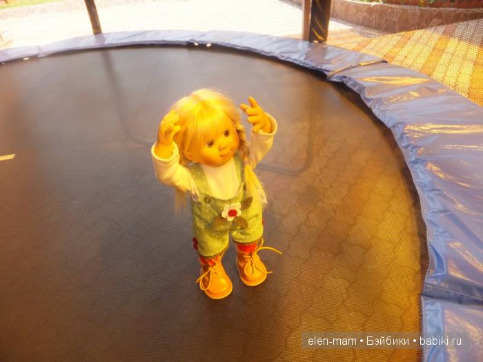 Маруськин май. Вихтелка от автора Rosemarie Anna Muller. Цветущий сад и знакомство с его жителями (фото 3)