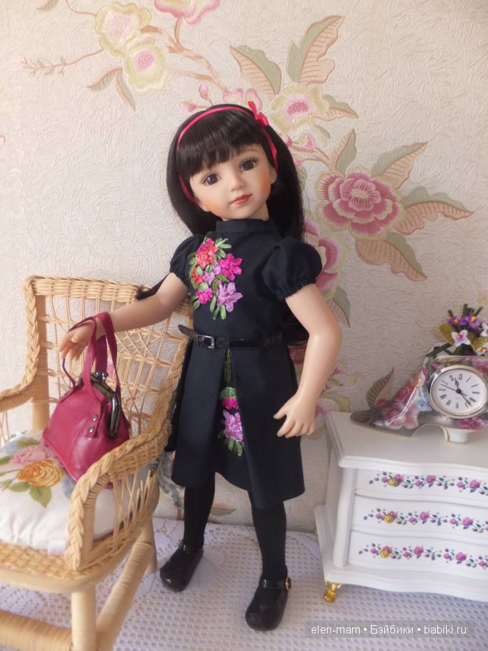 Мару с сумочкой