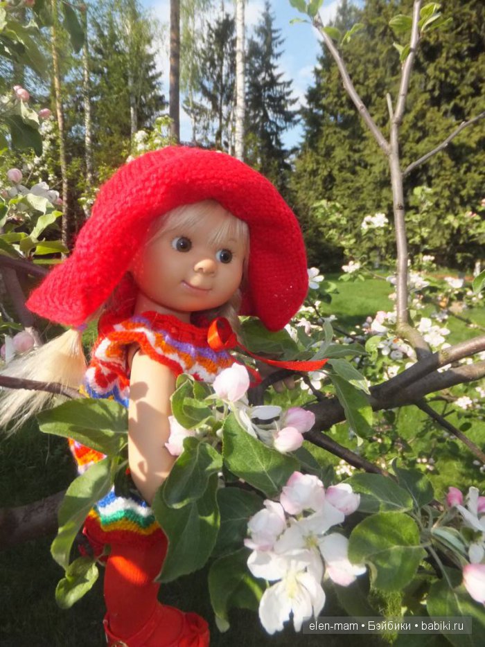 Маруся на вишенке