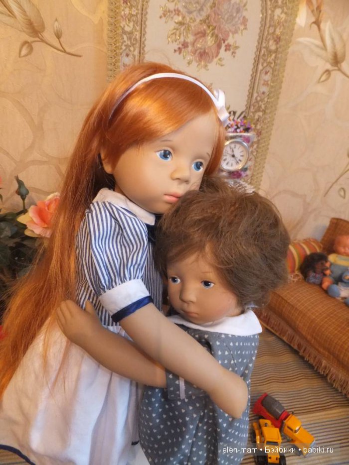 Обнял сестру