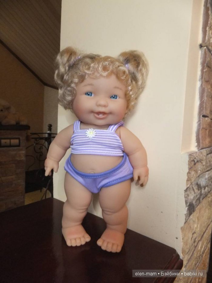 На полочке, Люся