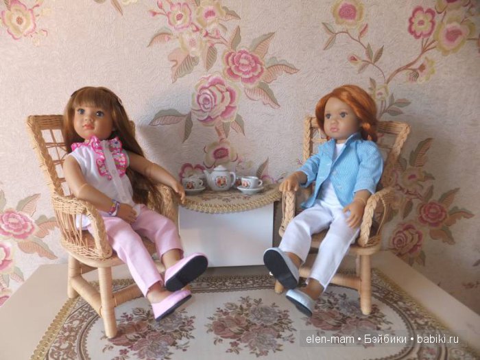 За столиком 2