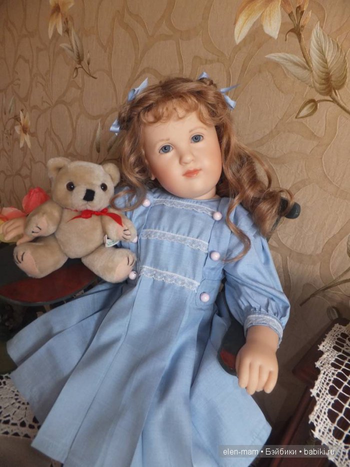 Мона с мишкой, крупный план