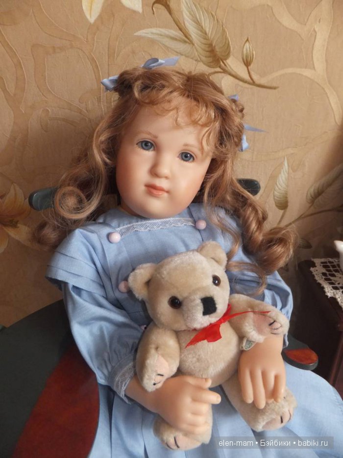 Мона с мишкой, портрет