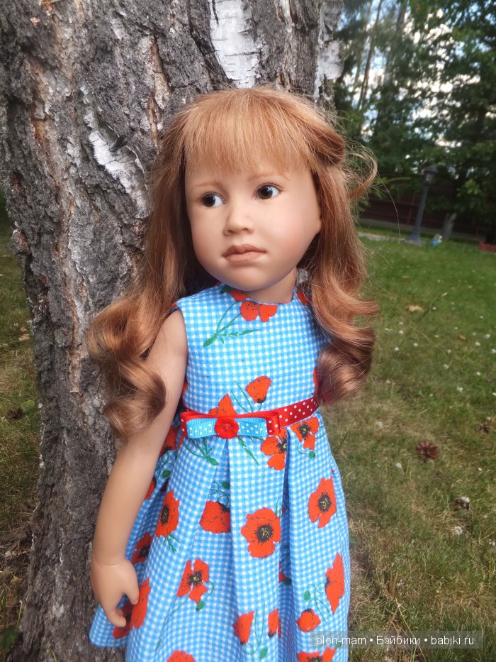 Паула около берёзки 2