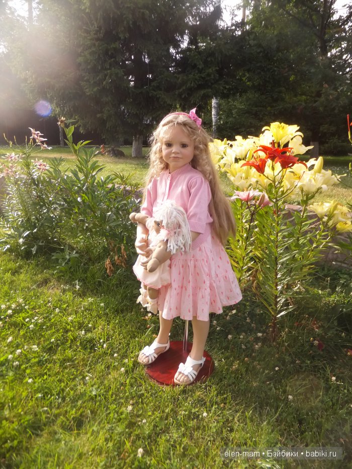 Цветы-цветочки, Софи с куклой