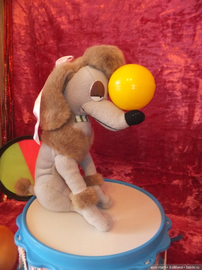 Мими с мячиком