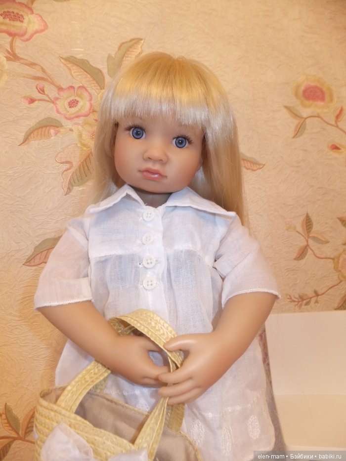 С сумочкой, портрет