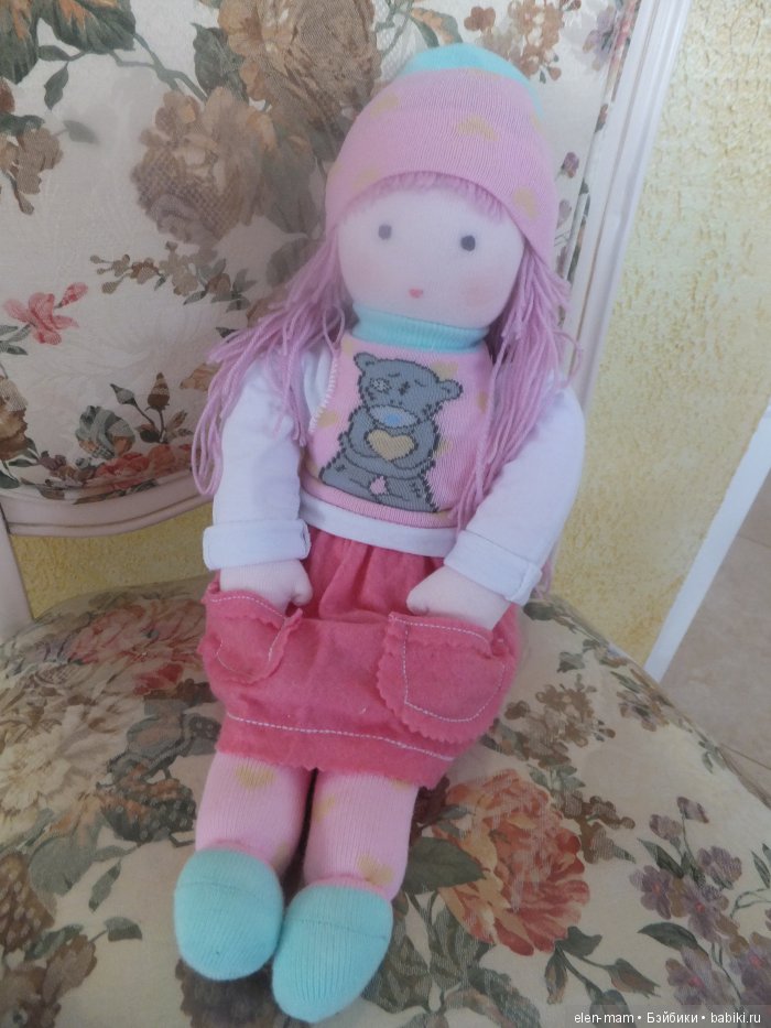 Кукла в шапочке
