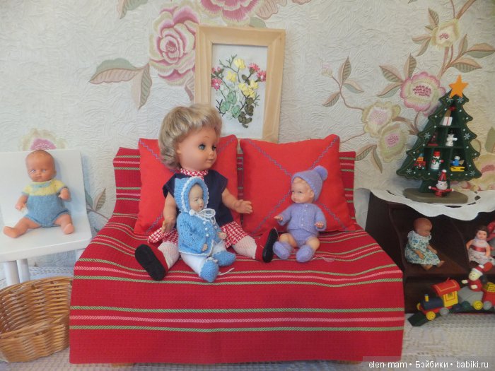 Юлька и пупсики