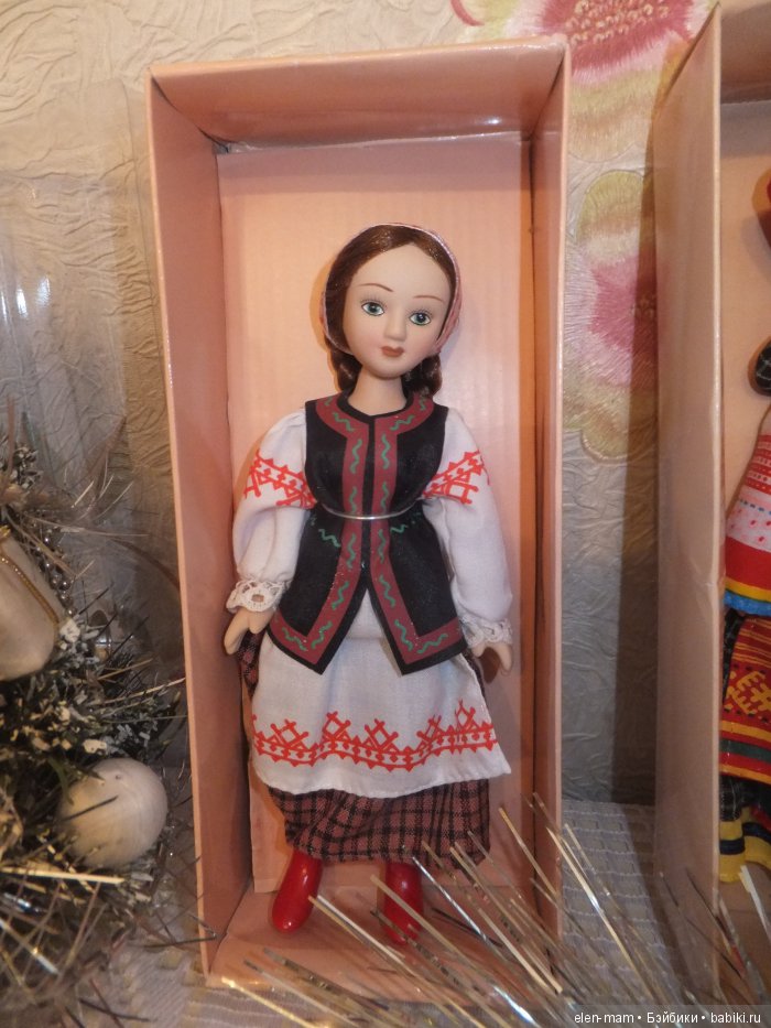 Одна кукла, русская Одна кукла, русская