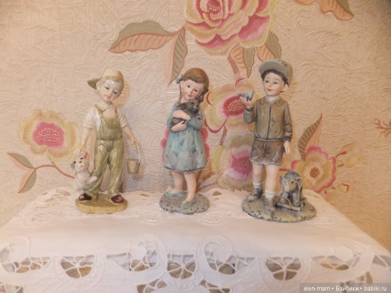 Три статуэтки