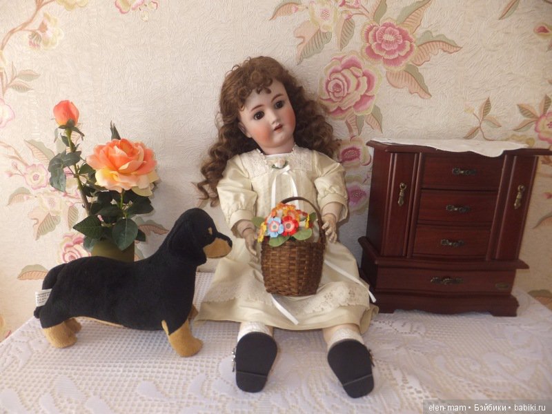 Сидя, без стула