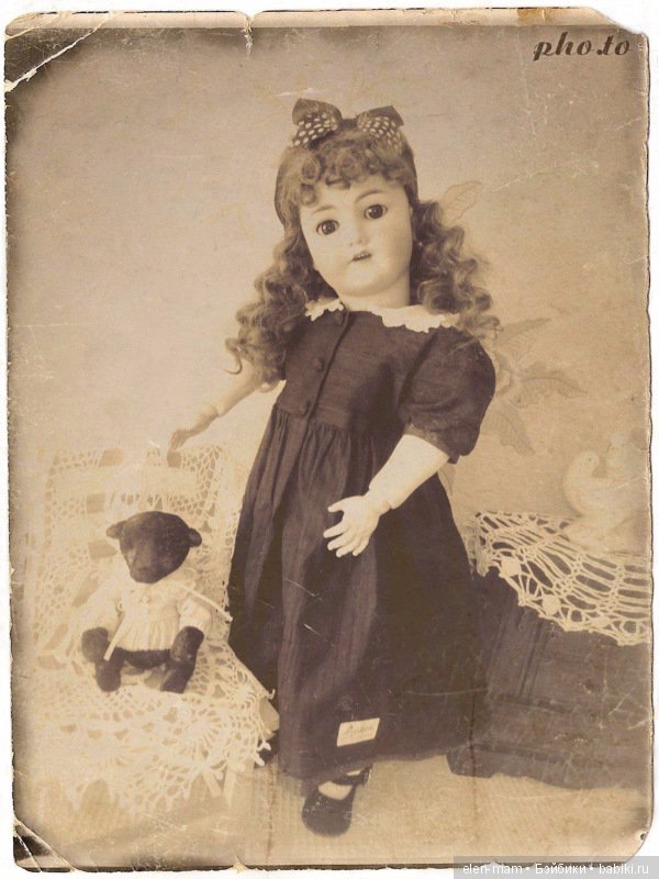 Фото, чёрное платье, бантик