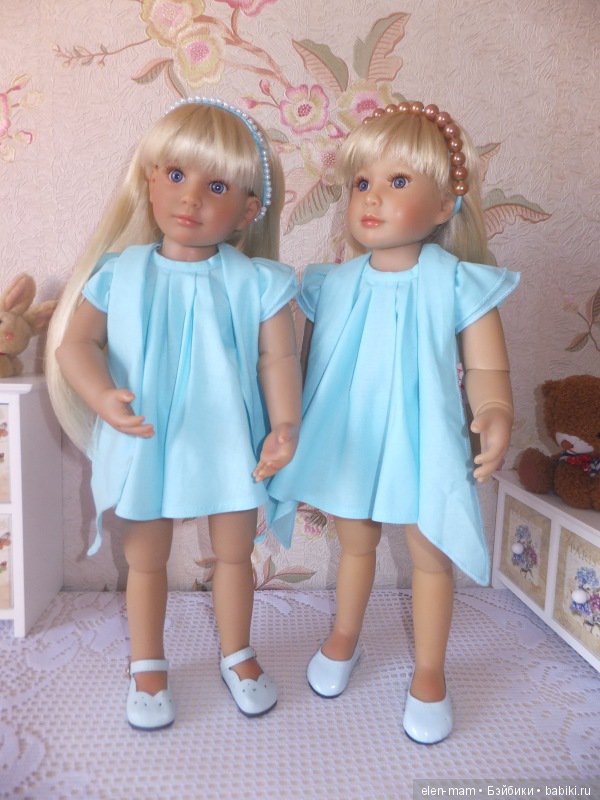 Голубые платья