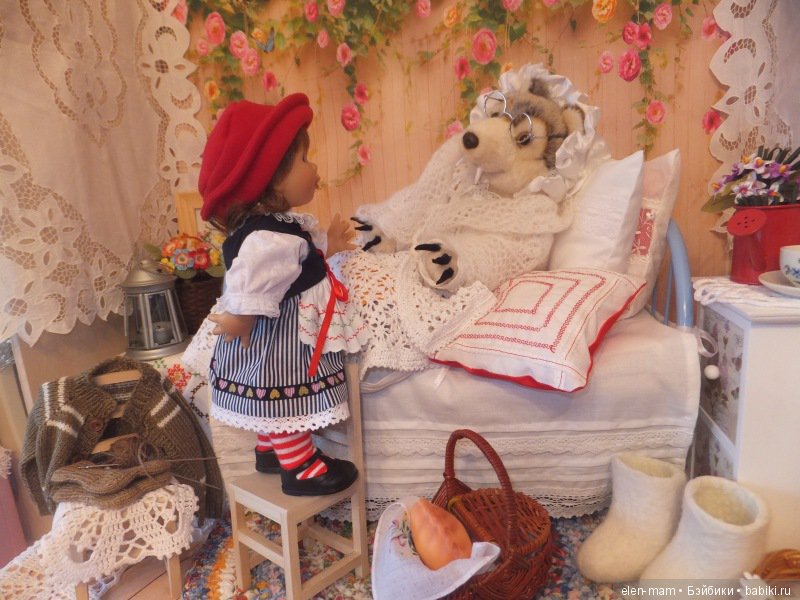 Залезла на стул