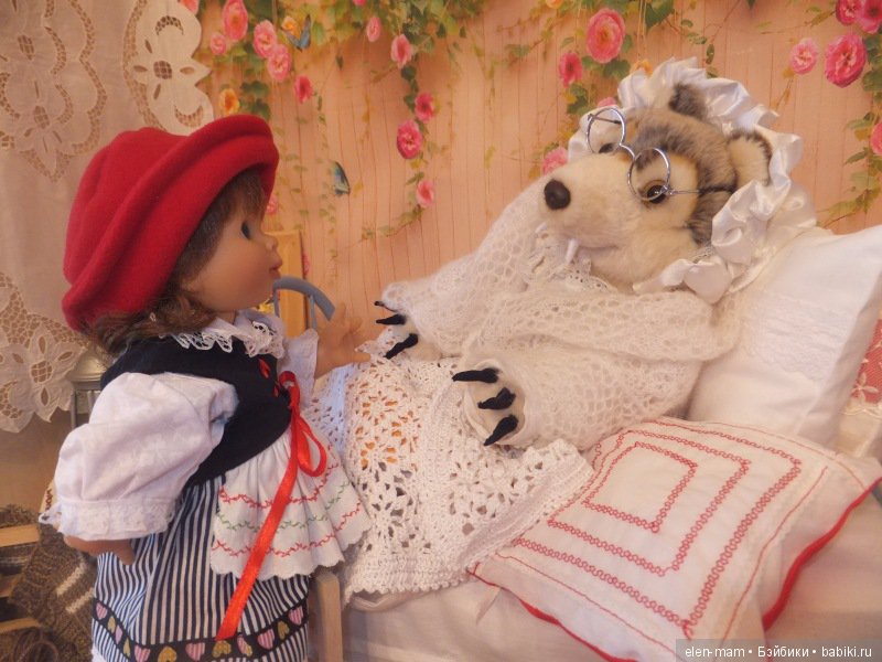 Разглядывает, расспрашивает 2