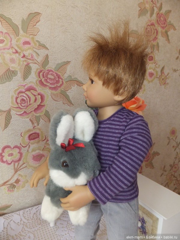 Фил с зайцем