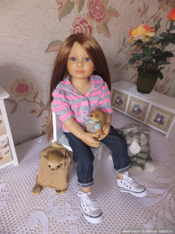 С игрушкой 2