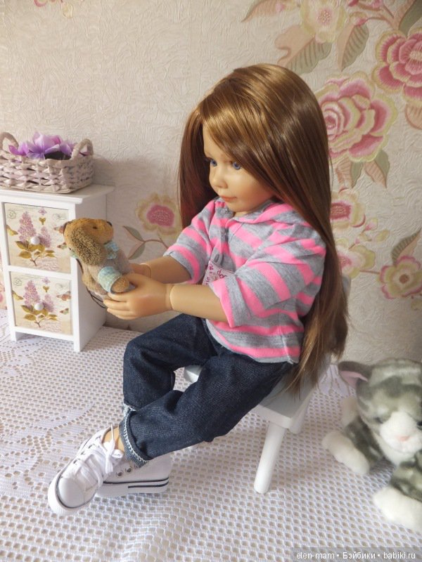 С игрушкой 4