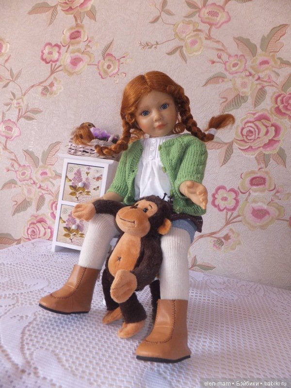 Сидит с обезьянкой 2