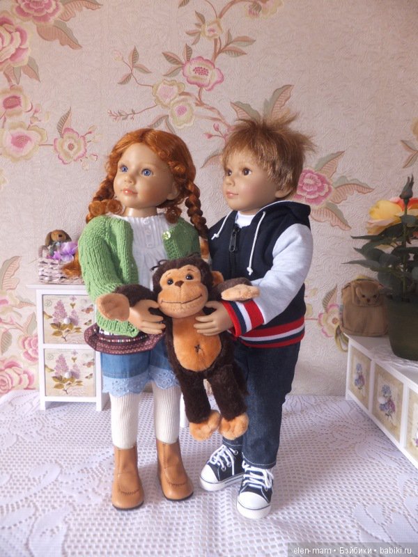 С обезьянкой, дети