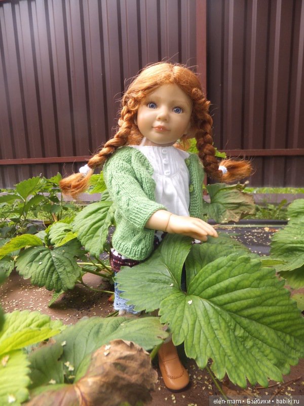 Юлика ищет клубнику